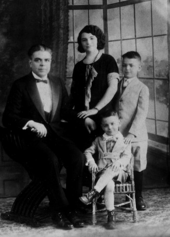 Alfred Joseph de Grazia Sr., Katherine née Lupo, Alfred (sitting) and Sebastian (ca 1925)