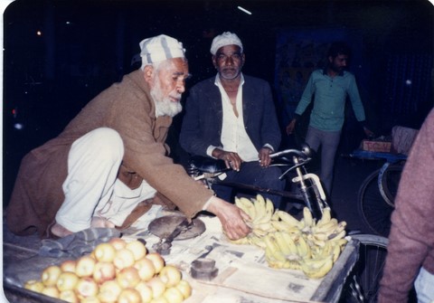 Bhopal 1985 street vendor